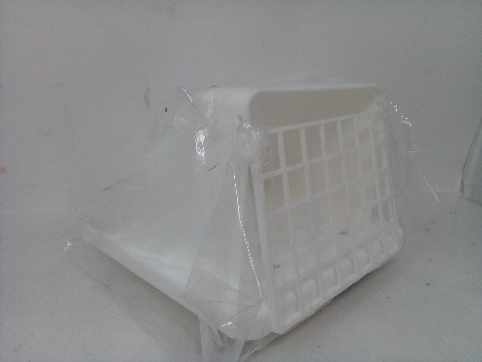 LAMBRO INDUSTRIES 1471 {WHITE 531032} Dry Vent Hood With Removable Screen 4in