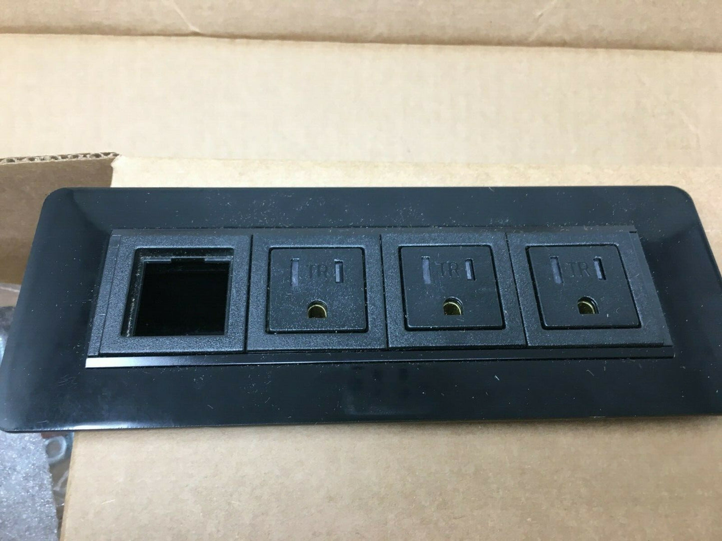 Coast To Coast Designs Flush Surface Power Mount, (BE0250TR-3-1-Z-Z06-U1-120)