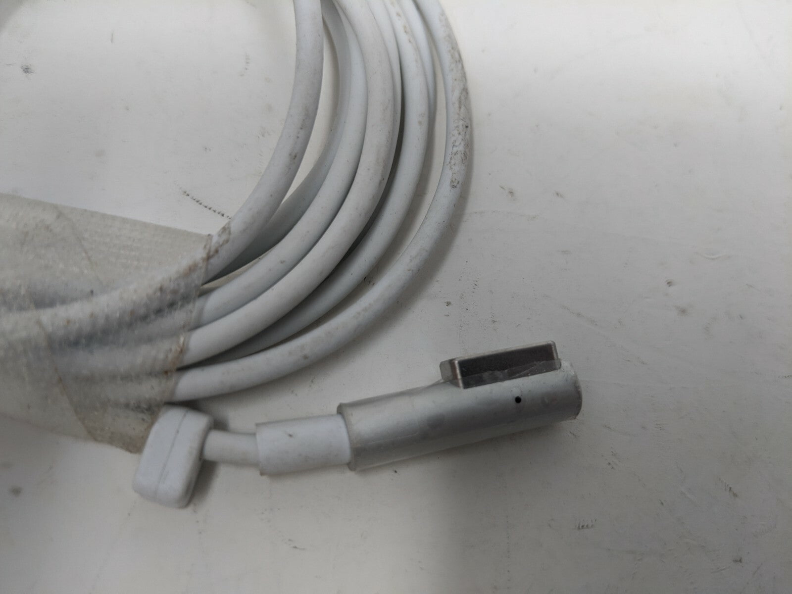 Apple 85W MagSafe Power Adapter (for 15- and 17-inch MacBook Pro A1343