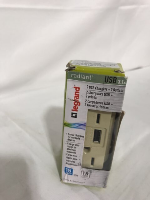 Pass & Seymour TM826USBICC6 USB Charger Duplex Tamper-Resistant Receptacle