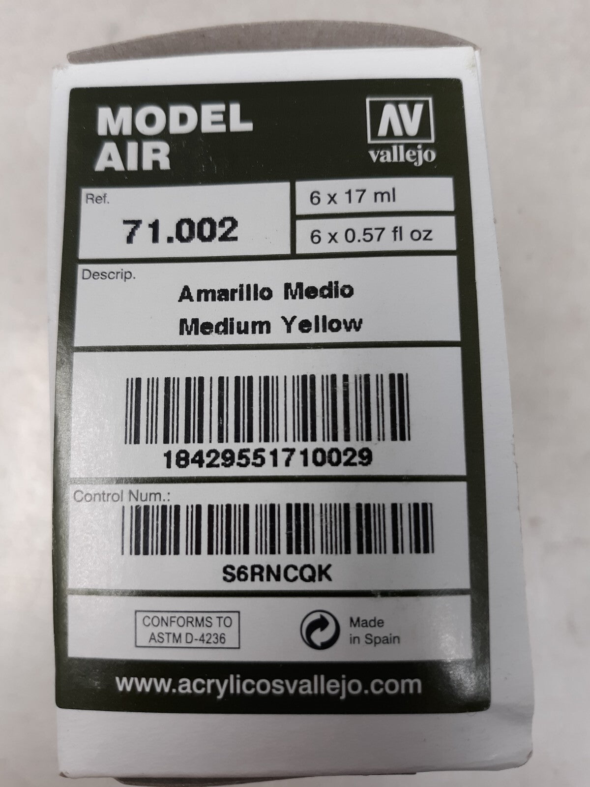 Vallejo 002 - AV Vallejo Model Air 17ml - Medium Yellow 6 pk