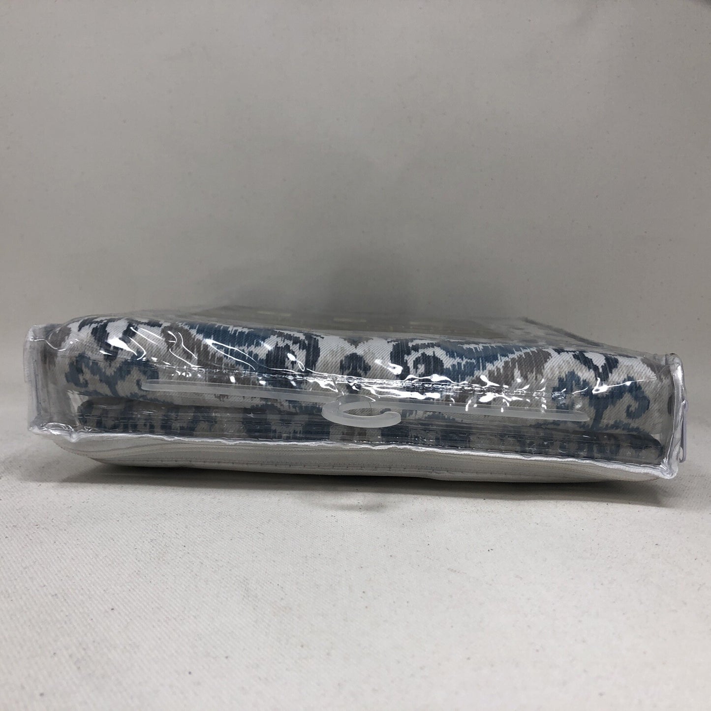 Blue & White Damask Print 100% Blackout Window One Panel Curtain 50x84 100% poly