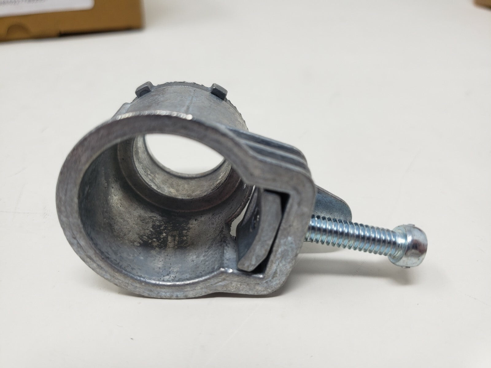 EATON - Crouse Hinds Series - ACB75DC - 3/4" Box Connector with saddle