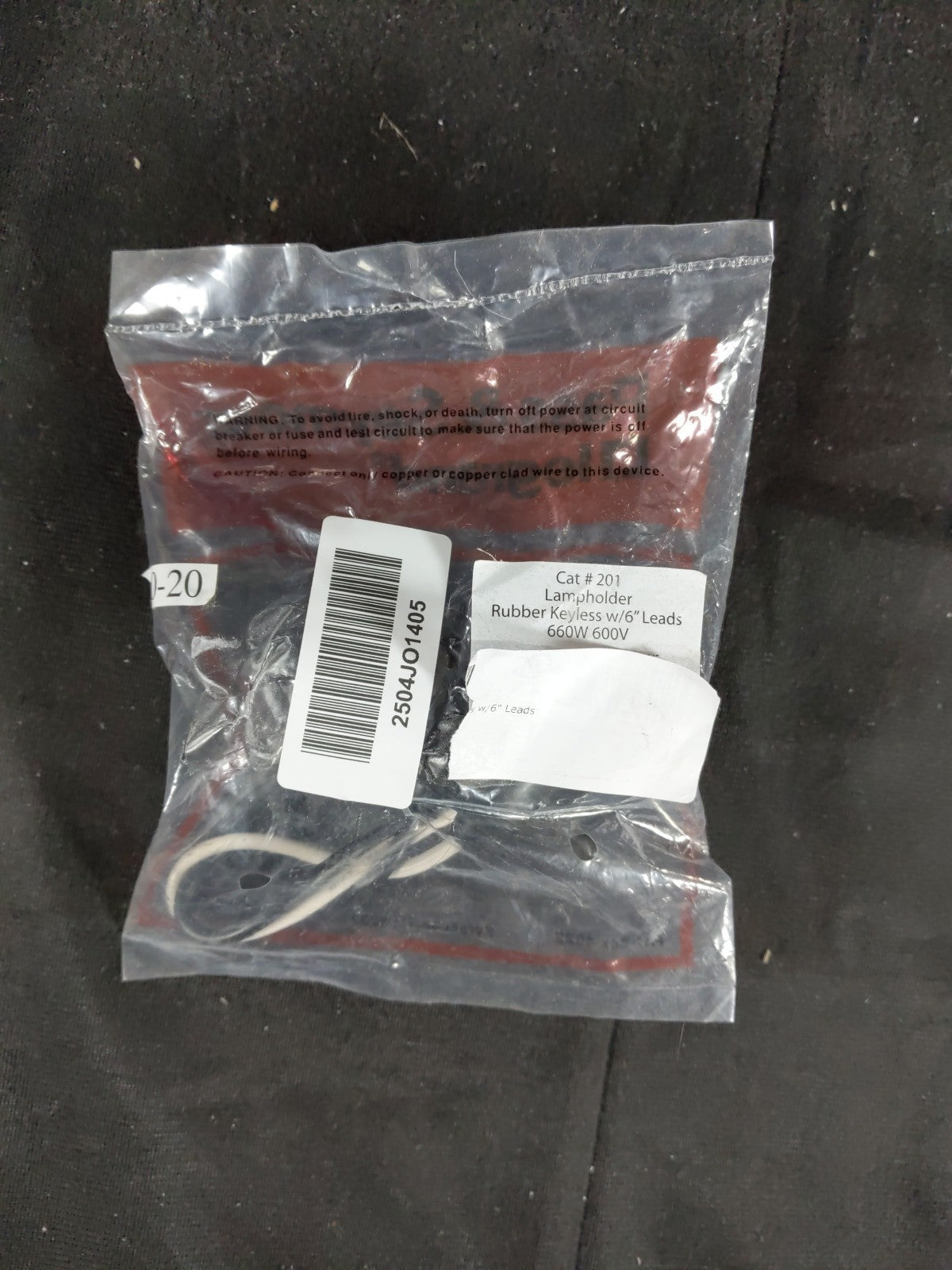 Legrand Pass & Seymour 201 Pigtail Lampholder, Rubber, 660W, 600V 6" Wire Leads