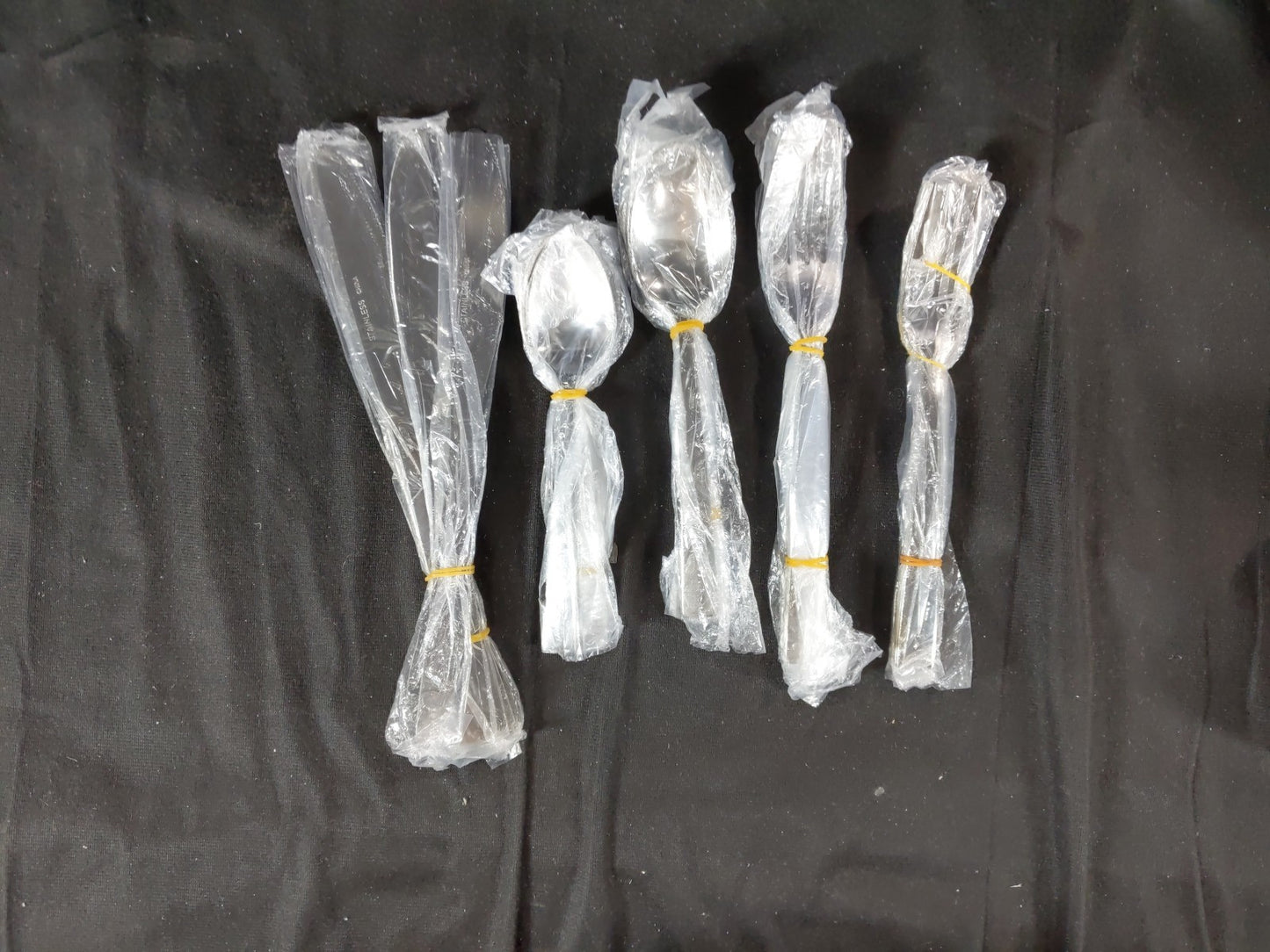 Lorena Flatware Set for 4, 20-Pieces Flatware Silverware Sets. 12880-A08