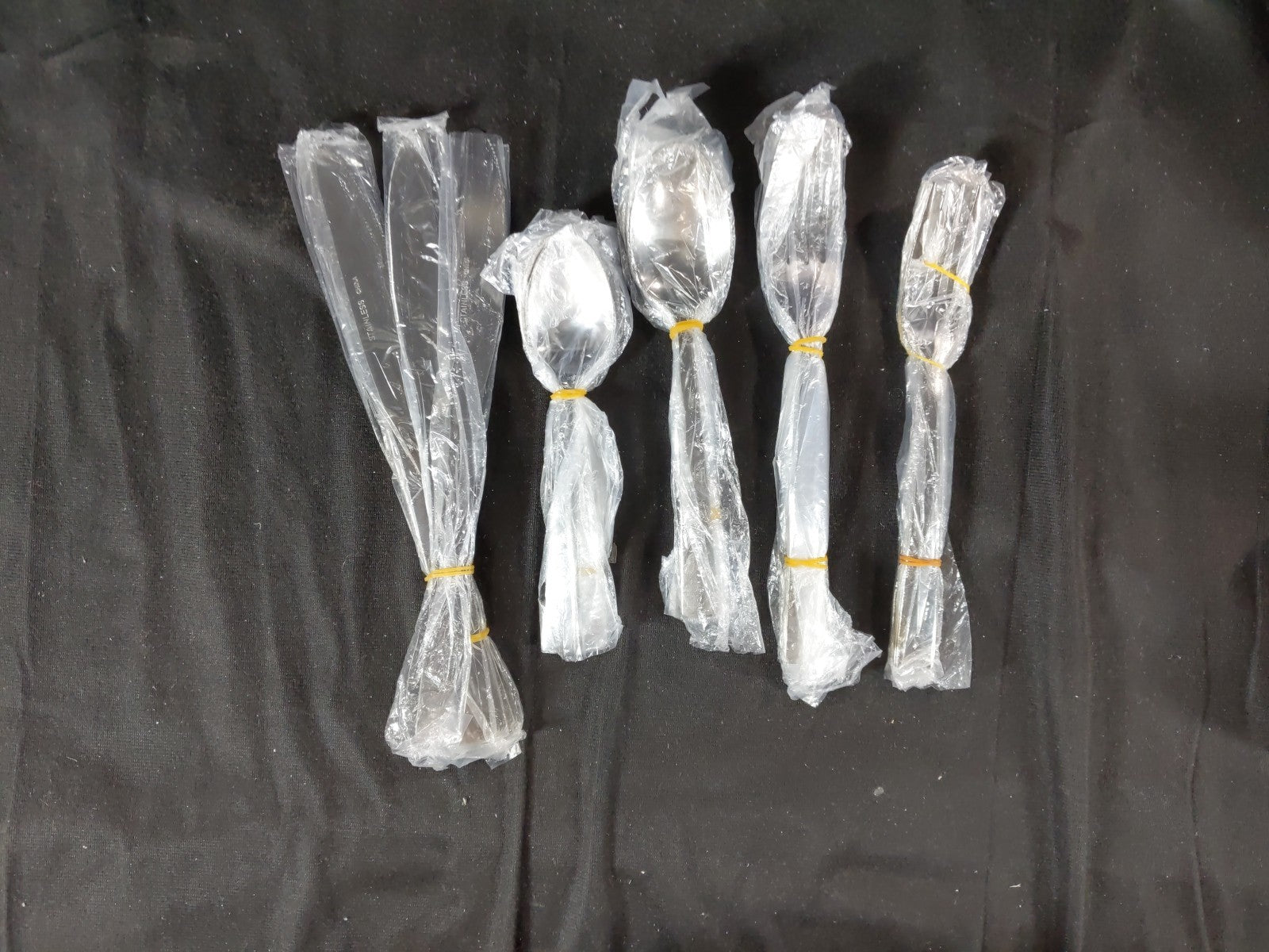 Lorena Flatware Set for 4, 20-Pieces Flatware Silverware Sets. 12880-A08