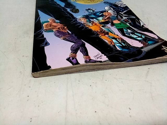 WildStorm Top Ten: Beyond the Farthest Precinct OTHR-MISC-READ-26896-STCL-STSZ