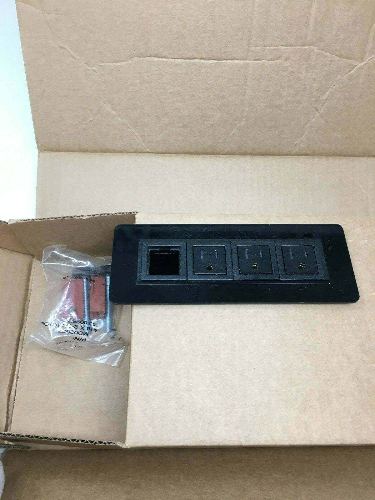 Coast To Coast Designs Flush Surface Power Mount, (BE0250TR-3-1-Z-Z06-U1-120)