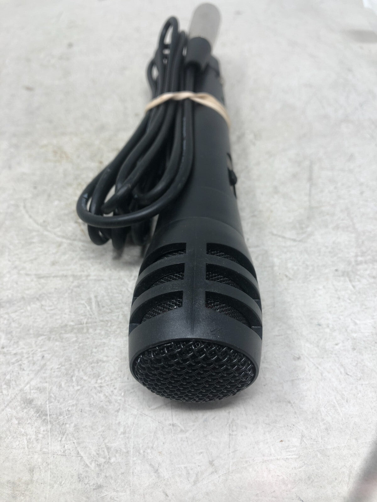Dynamic Vocal Microphone with 6ft High Grade Low Noise Microphone Cable