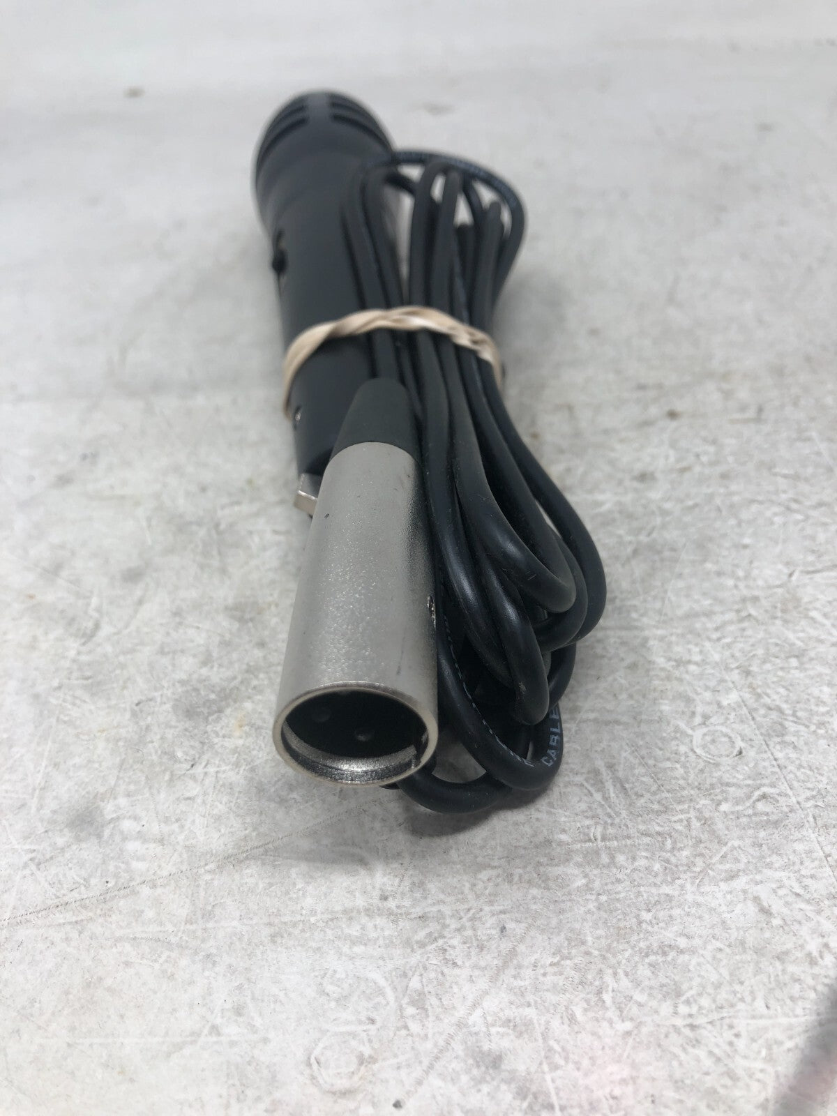 Dynamic Vocal Microphone with 6ft High Grade Low Noise Microphone Cable