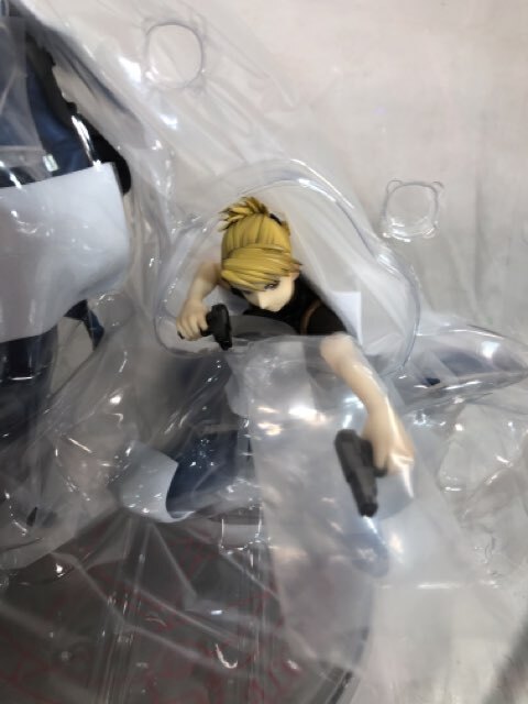 Full Metal Alchemist Roy Mustang and Riza Hawkeye Statue | Ultra Tokyo Connectio