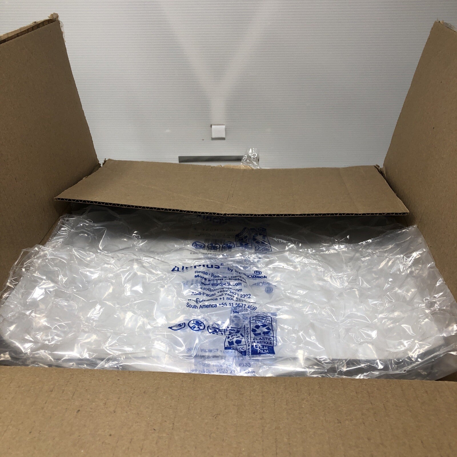 Tech Lighting Essence ESRF0604 P-SER 100IN 450 LM/FT 927 BL MWK 1FD END