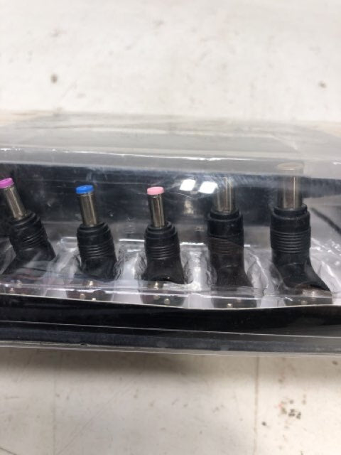 LUXA2 PO-ULA-PC65BK-00 EnerG Bar 45W Universal Laptop AC Power Adapter