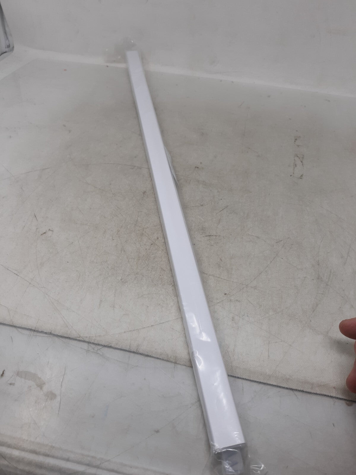 15198 Adjustable Plastic 24-Inchs Towel Bar White Plastic