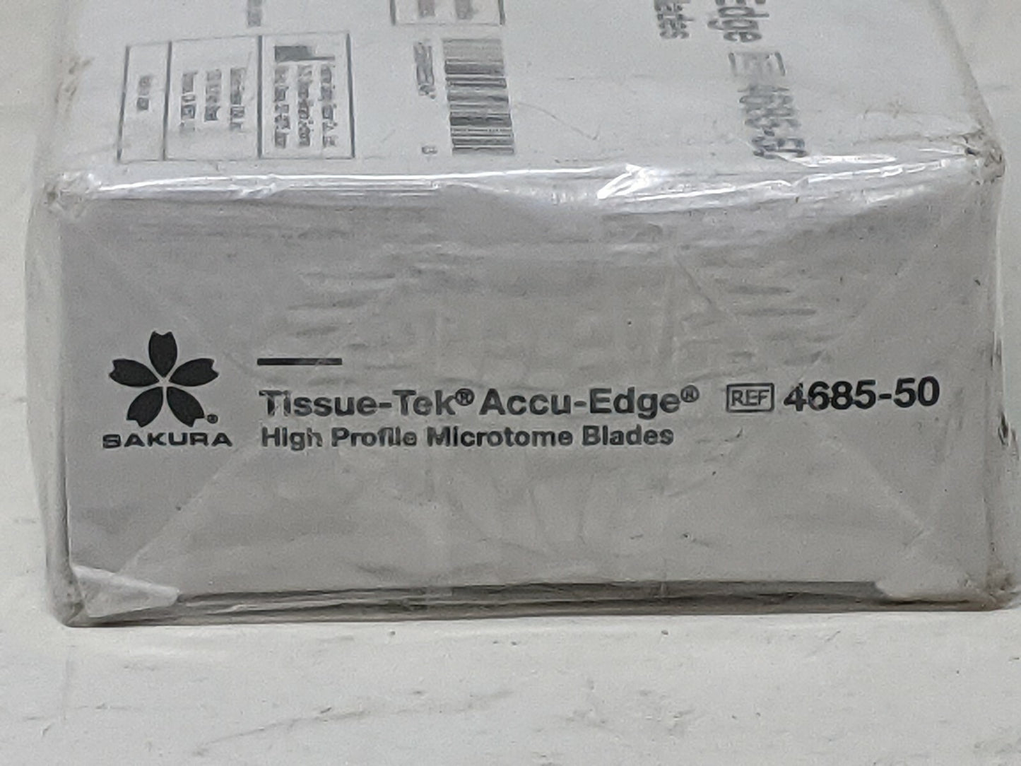 Sakura Tissue-Tek Accu-Edge Paraform Disposable Microtome Blade; 50/cs 4685-50