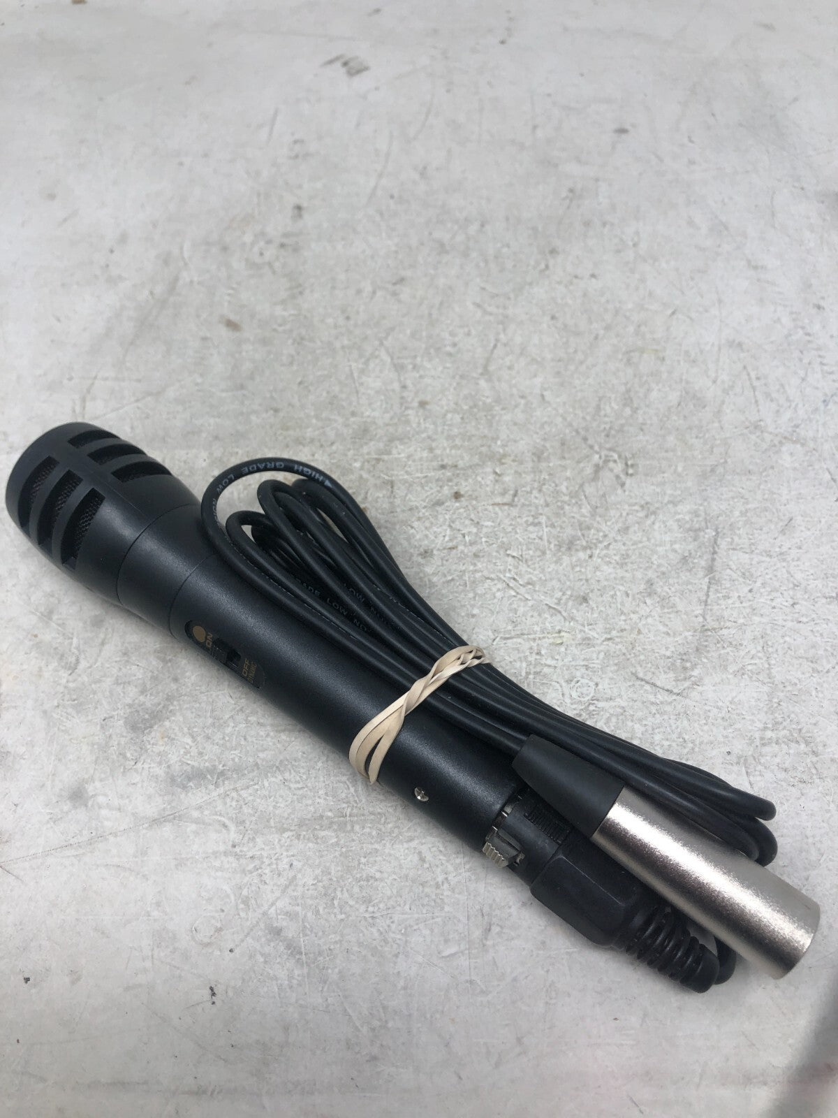 Dynamic Vocal Microphone with 6ft High Grade Low Noise Microphone Cable
