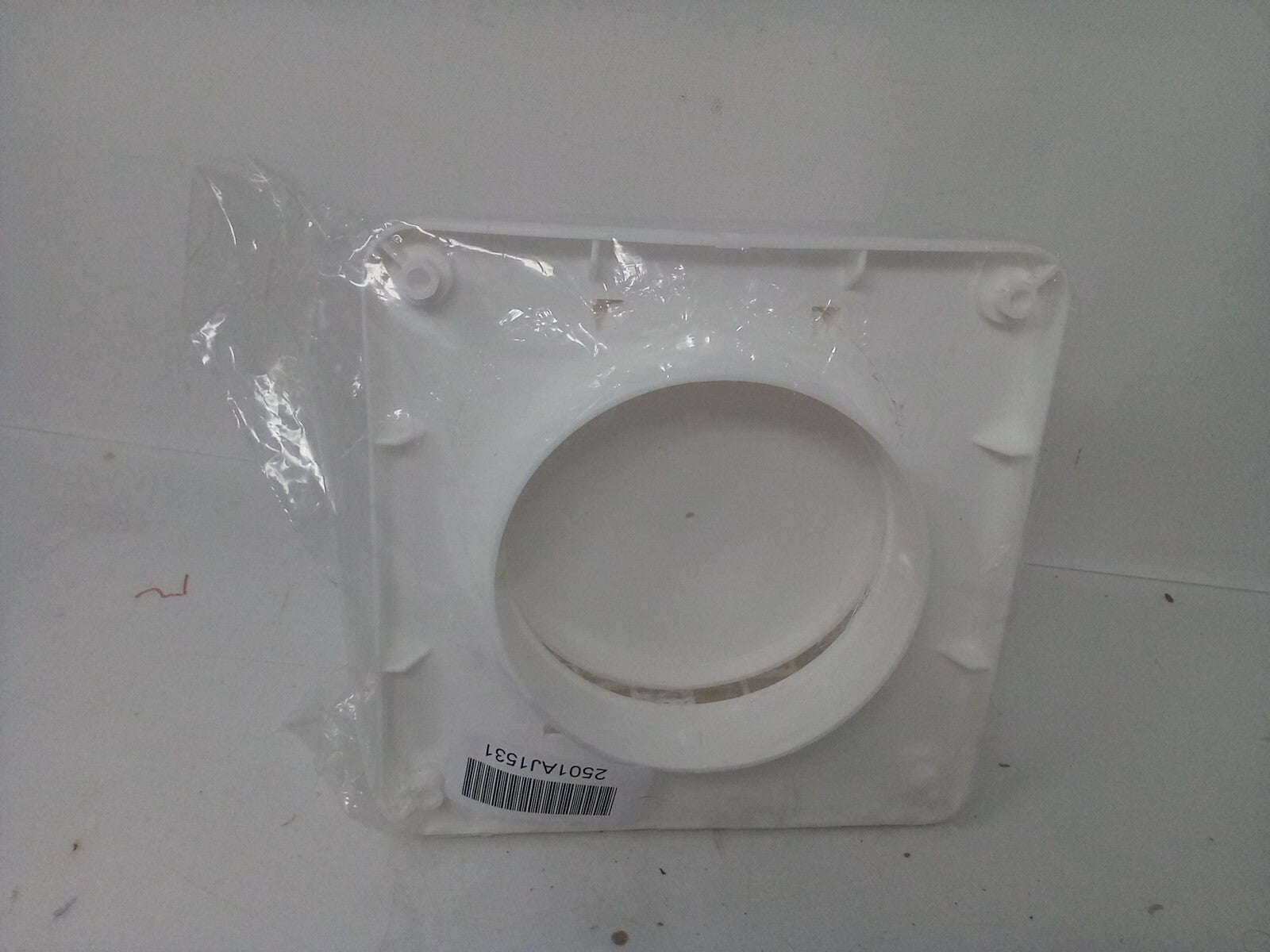 LAMBRO INDUSTRIES 1471 {WHITE 531032} Dry Vent Hood With Removable Screen 4in