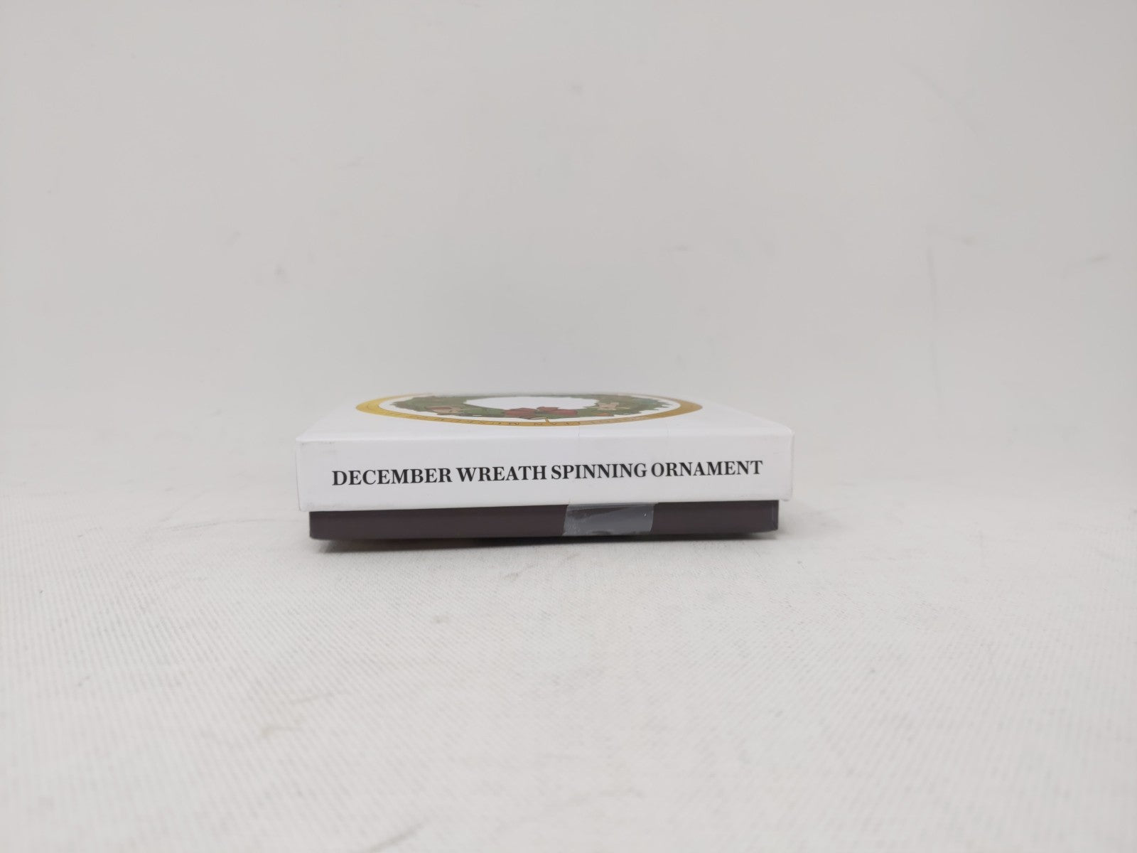 The Metropolitan Museum of Art New Yrok December Wreath Spinning Ornament