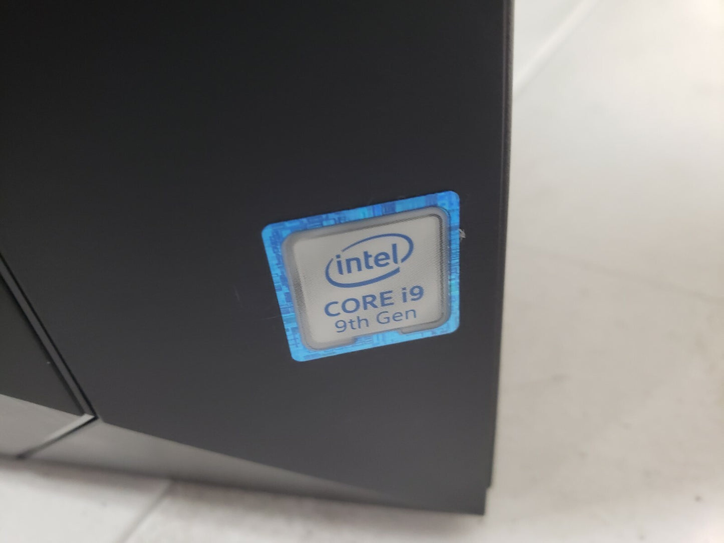 HP - Omen obelisk gaming Desktop computer model 2M09462Q4X Intel i9