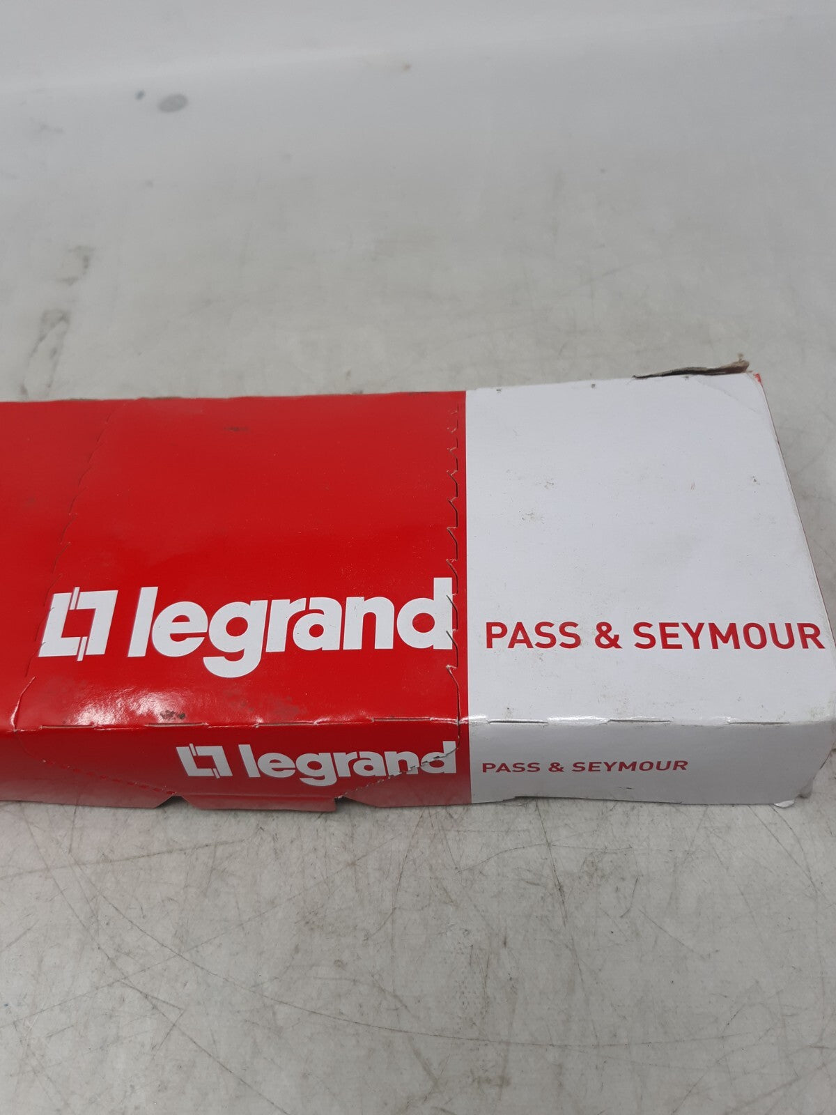 Legrand Pass & Seymour 3232-W TradeMaster Duplex Receptacle White Lot of 10