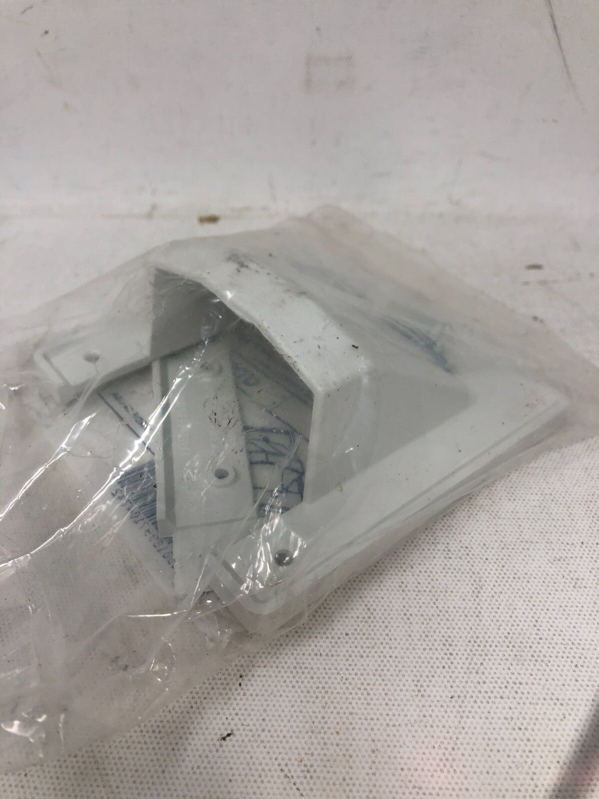 Arlington Industries "The Scoop" Cable Entry Cover Plate ~ Lot of 3 CER2, White