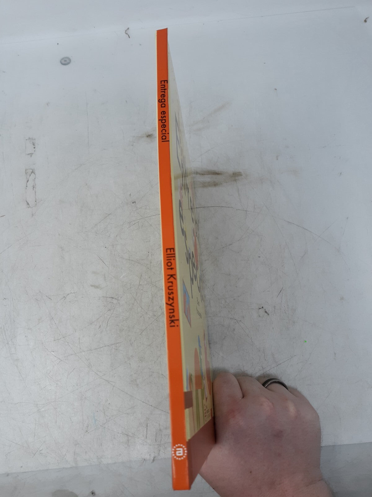 Entrega Especial by Elliot Kruszynski | Spanish Children’s Book | Akal Infantil