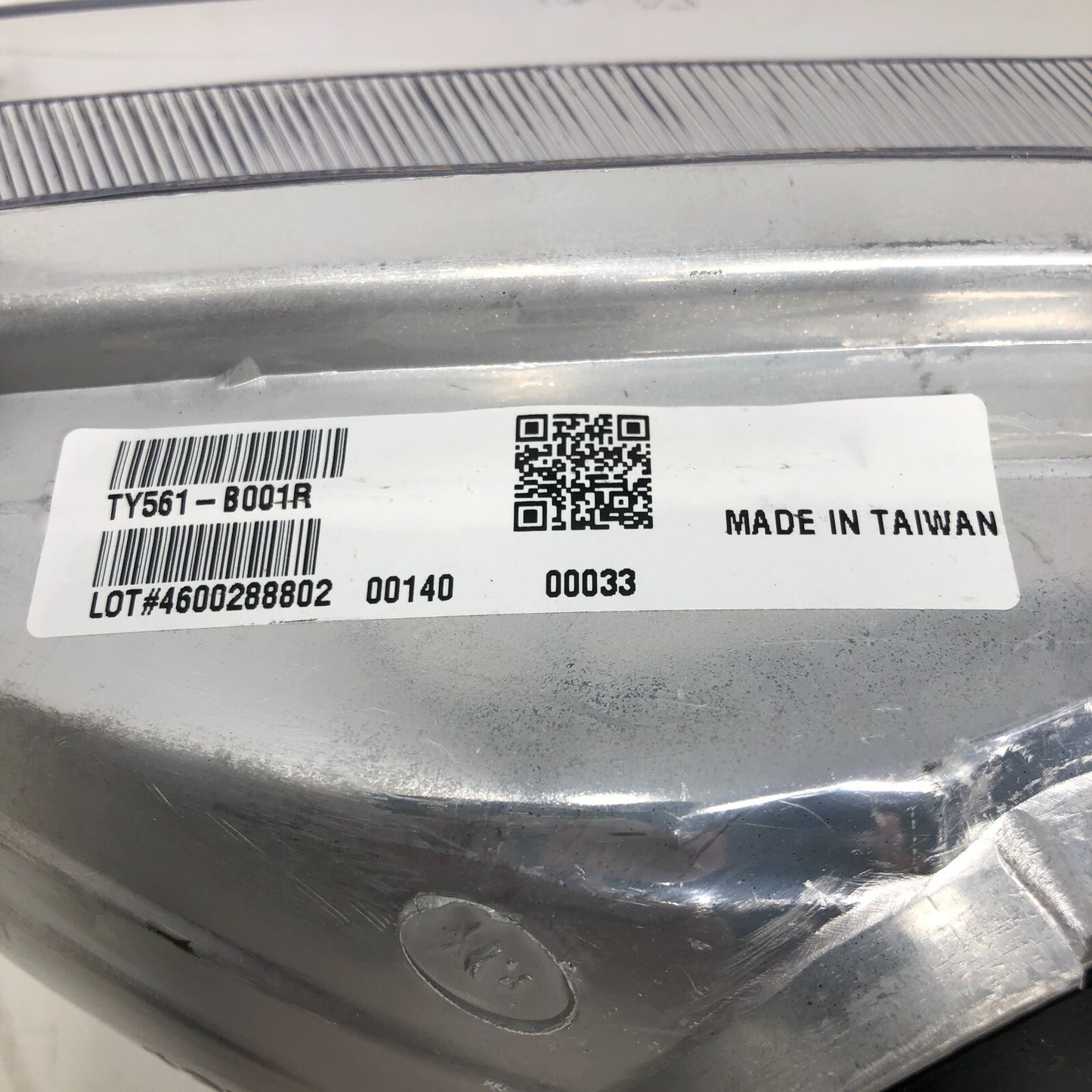 Eagle Eyes TY561-B001R Headlight