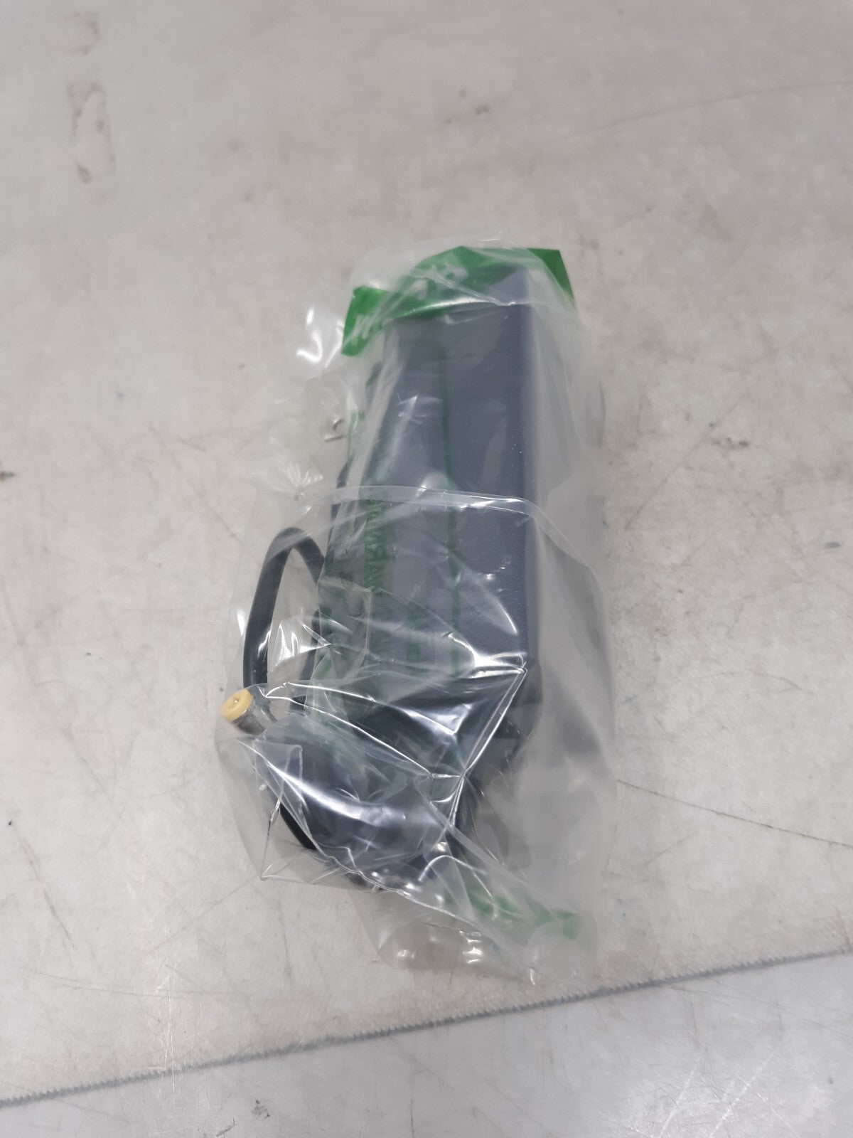 Youhong AC Adapter Model YOUHONG-1201 12V 3A