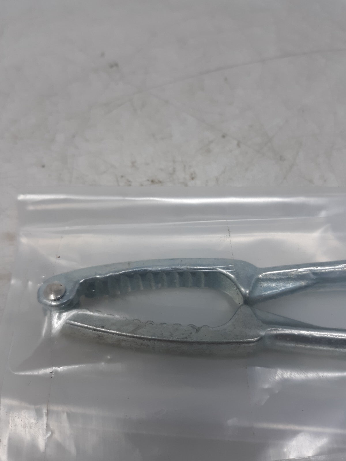 Metal Nutcracker Tool – 5.5" Durable Zinc Alloy Shellfish Cracker & Nut Opener