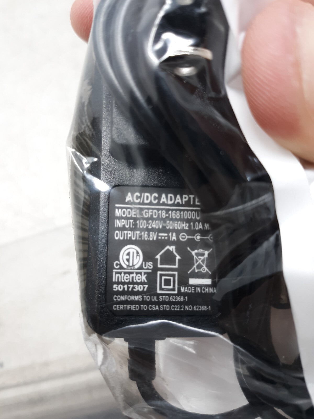 GFD18-1681000U AC/DC Addapter