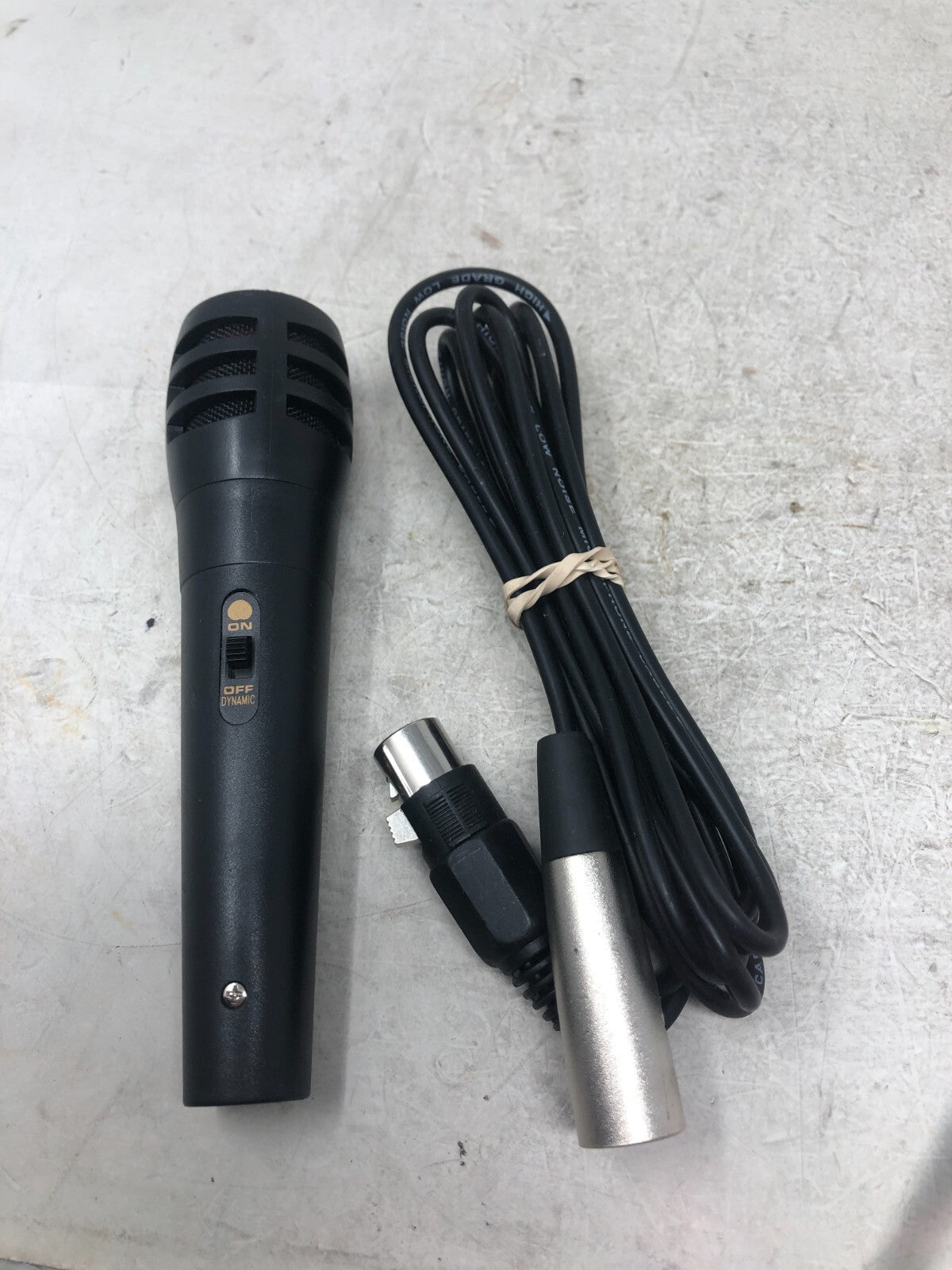 Dynamic Vocal Microphone with 6ft High Grade Low Noise Microphone Cable