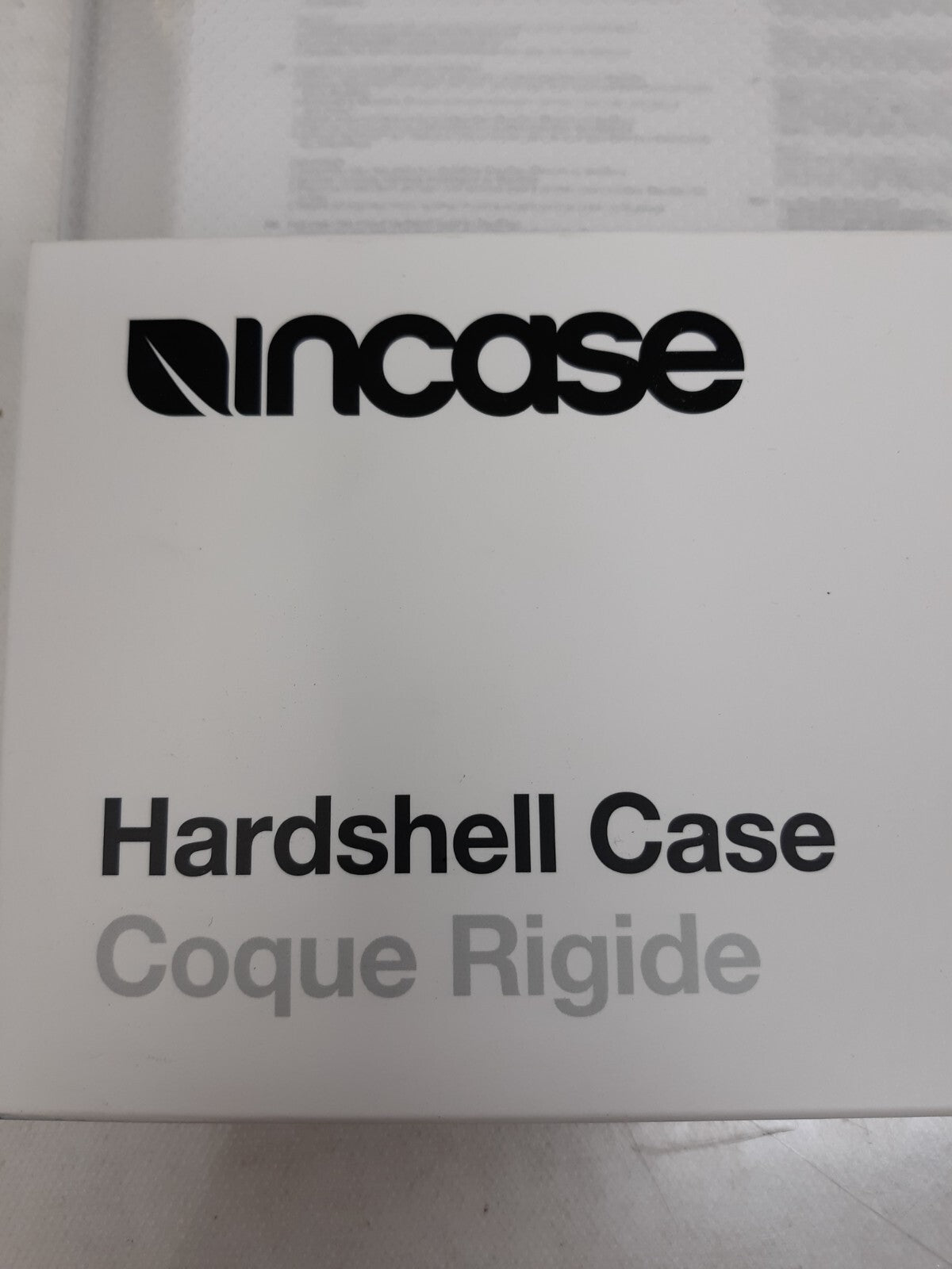 Incase INMB200615-CLR Hardshell Dot Case - Clear